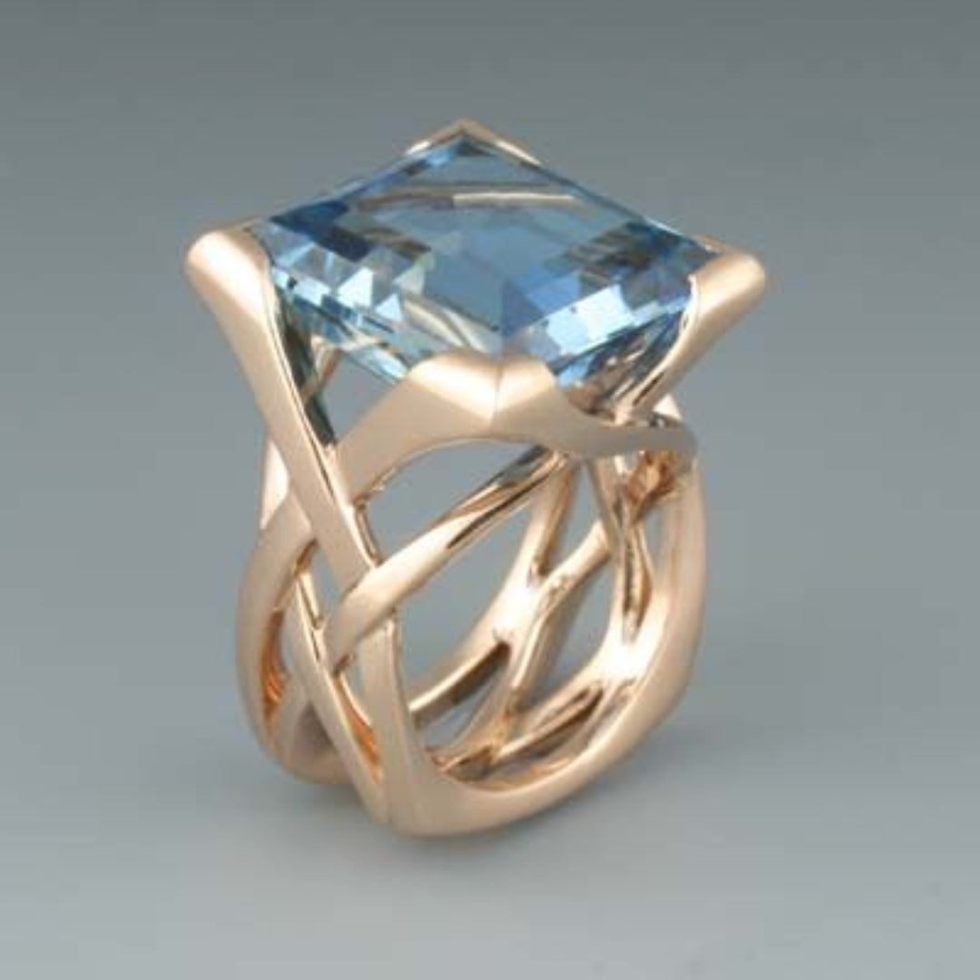 Elegant Vintage Ring in Rose Gold with Brilliant Blue Zirconia - Rosalie