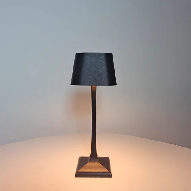 Seraphine Lumière - Trådlös Laddningsbar LED USB Fyrkantig Bordslampa