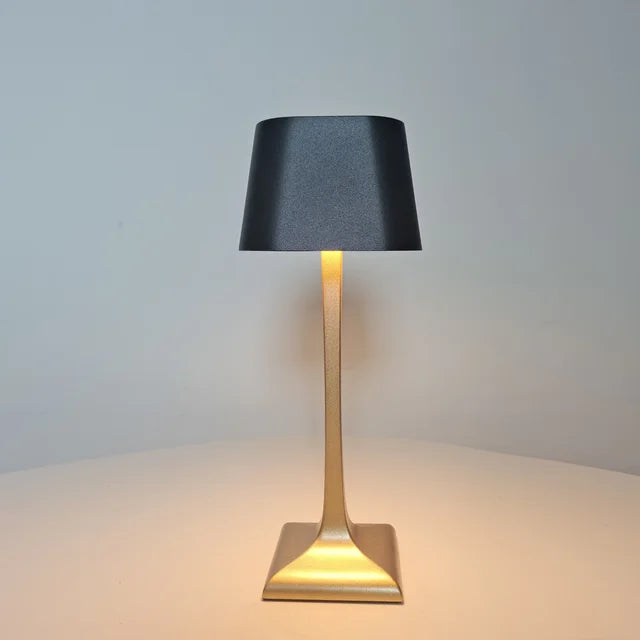 Seraphine Lumière - Trådlös Laddningsbar LED USB Fyrkantig Bordslampa