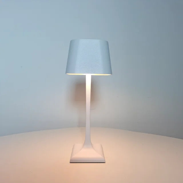 LumiSquare – Flexible LED table lamp with USB