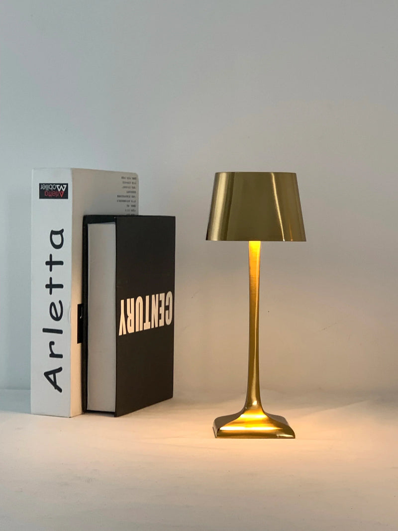 Seraphine Lumière - Trådlös Laddningsbar LED USB Fyrkantig Bordslampa