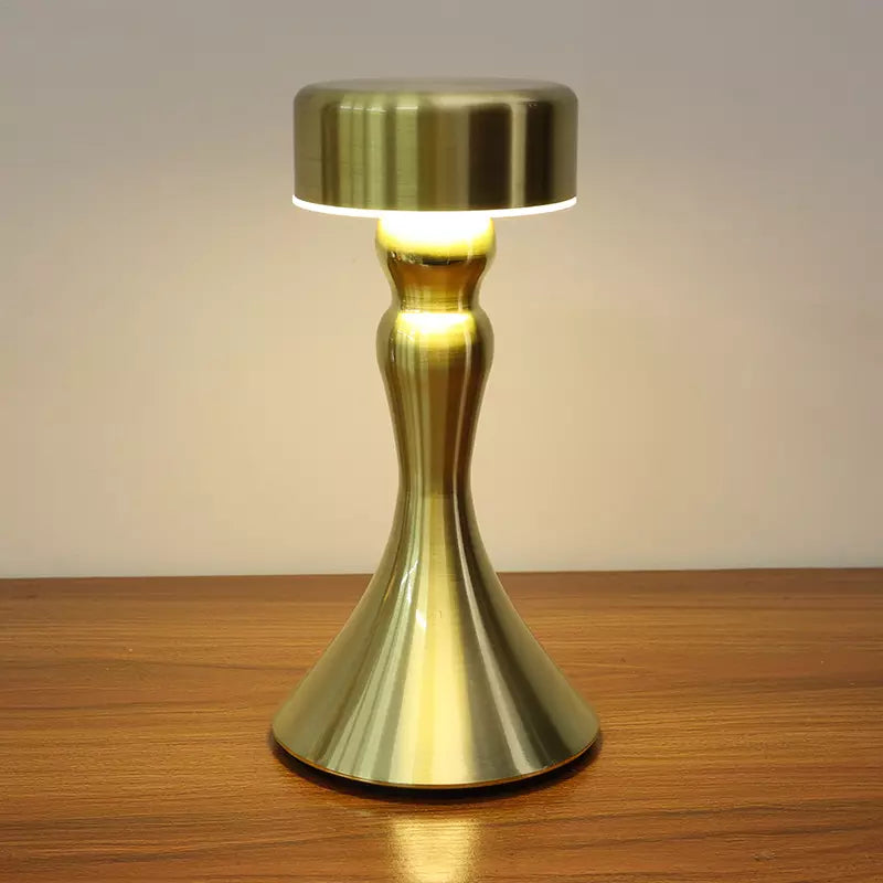 ChicLuxe – Wire Lamp with Charging Function