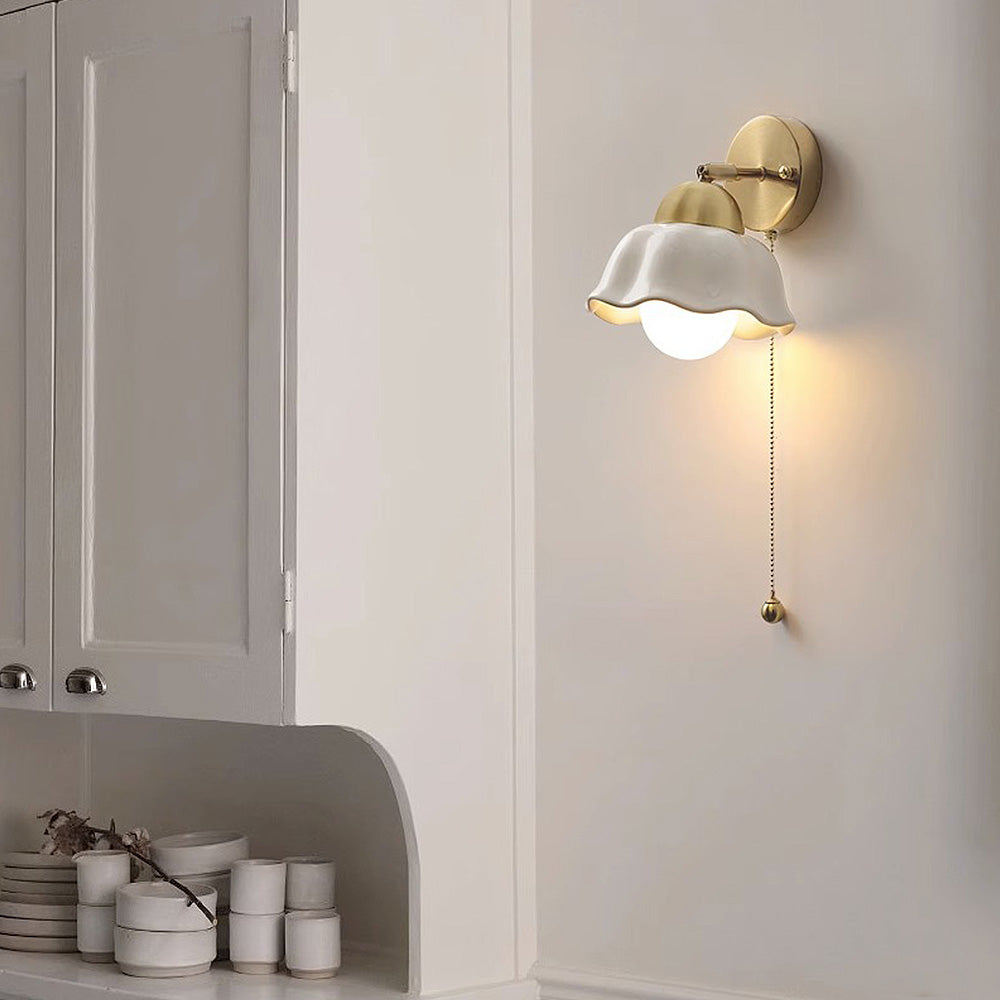 Retro White Flowers Wall Lamp - Vintage Style for Your Decor