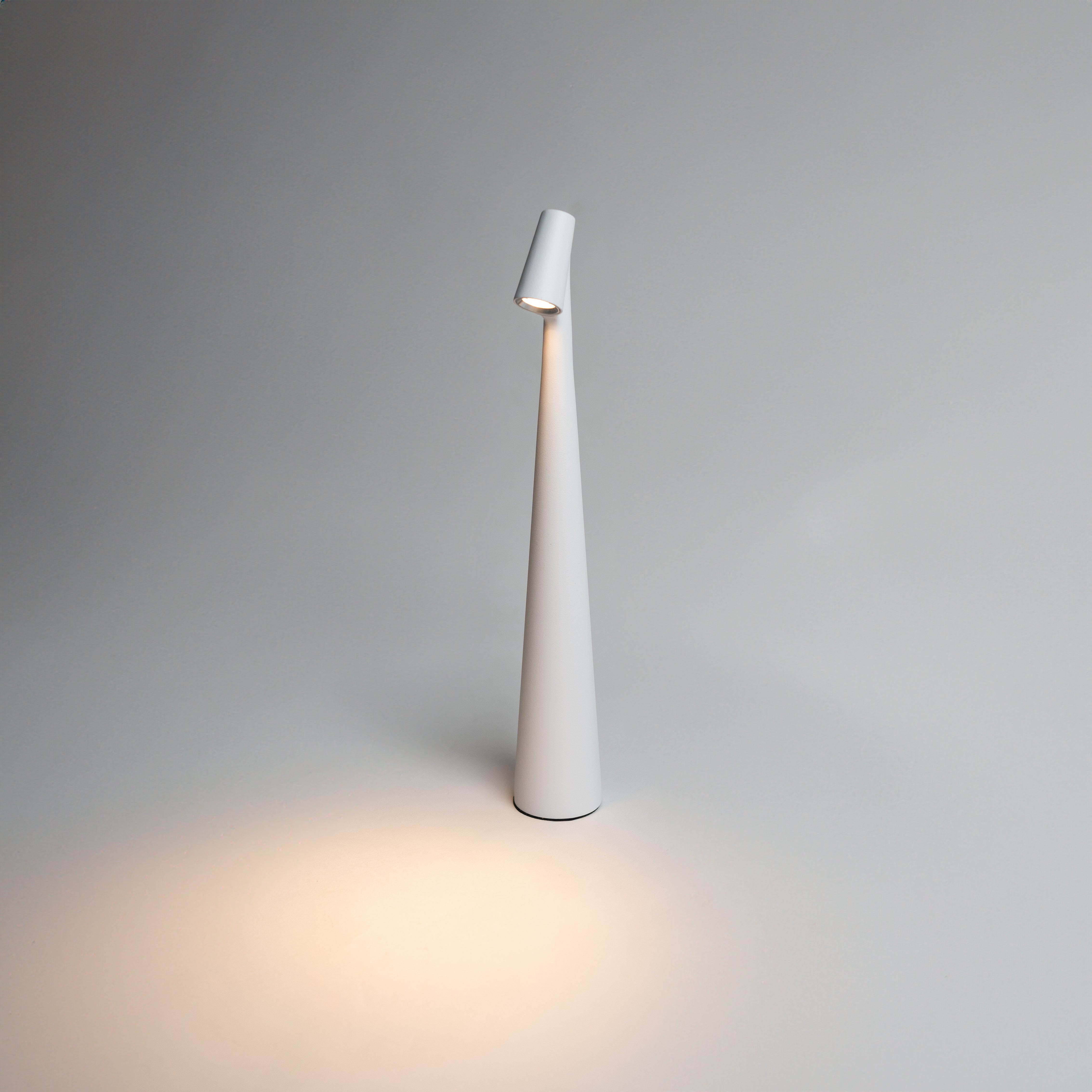 LumiSlim – Rechargeable LED Table Lamp in Style