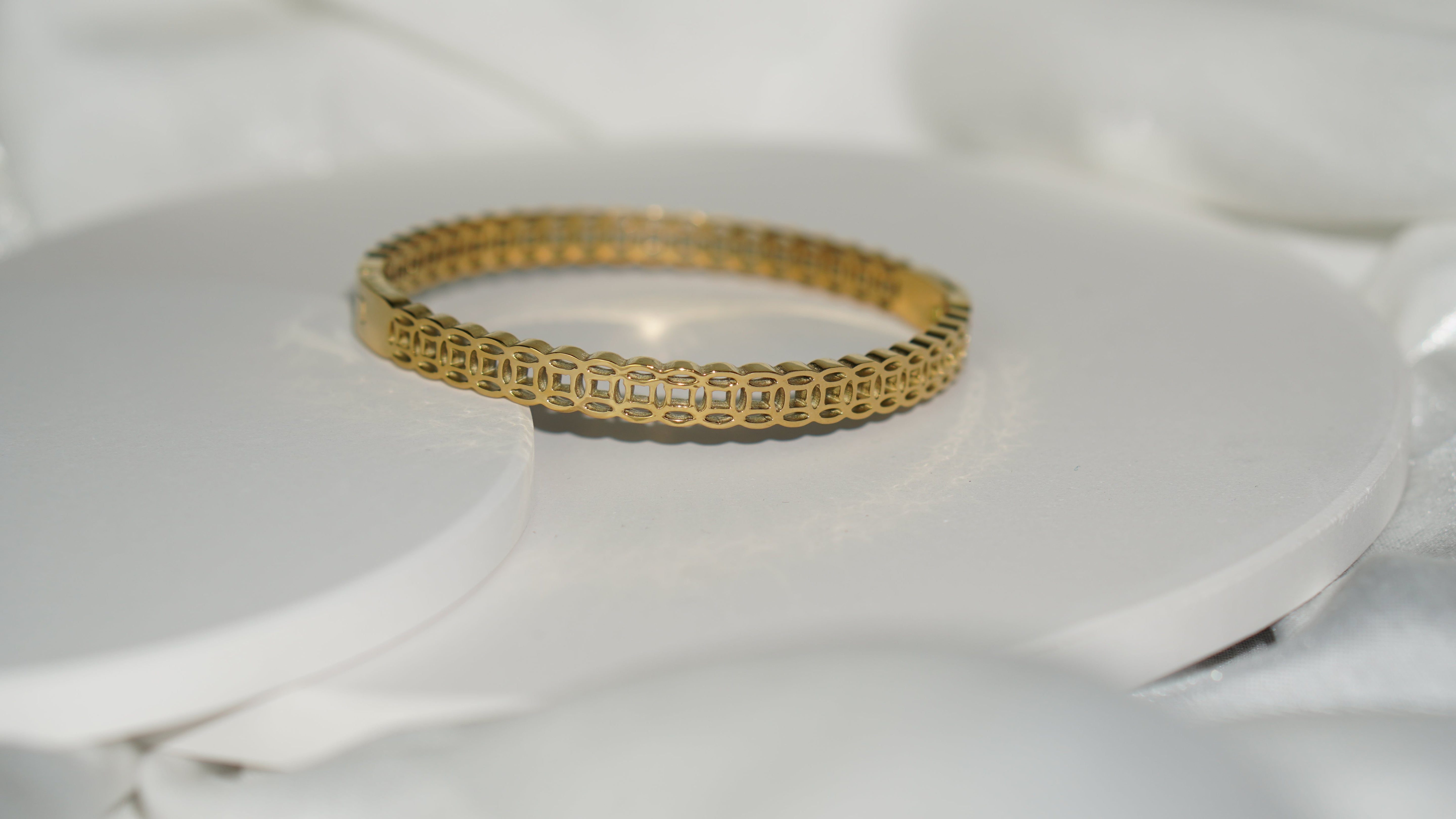 WealthMagnet Bracelet – Luxury Bracelet for Success