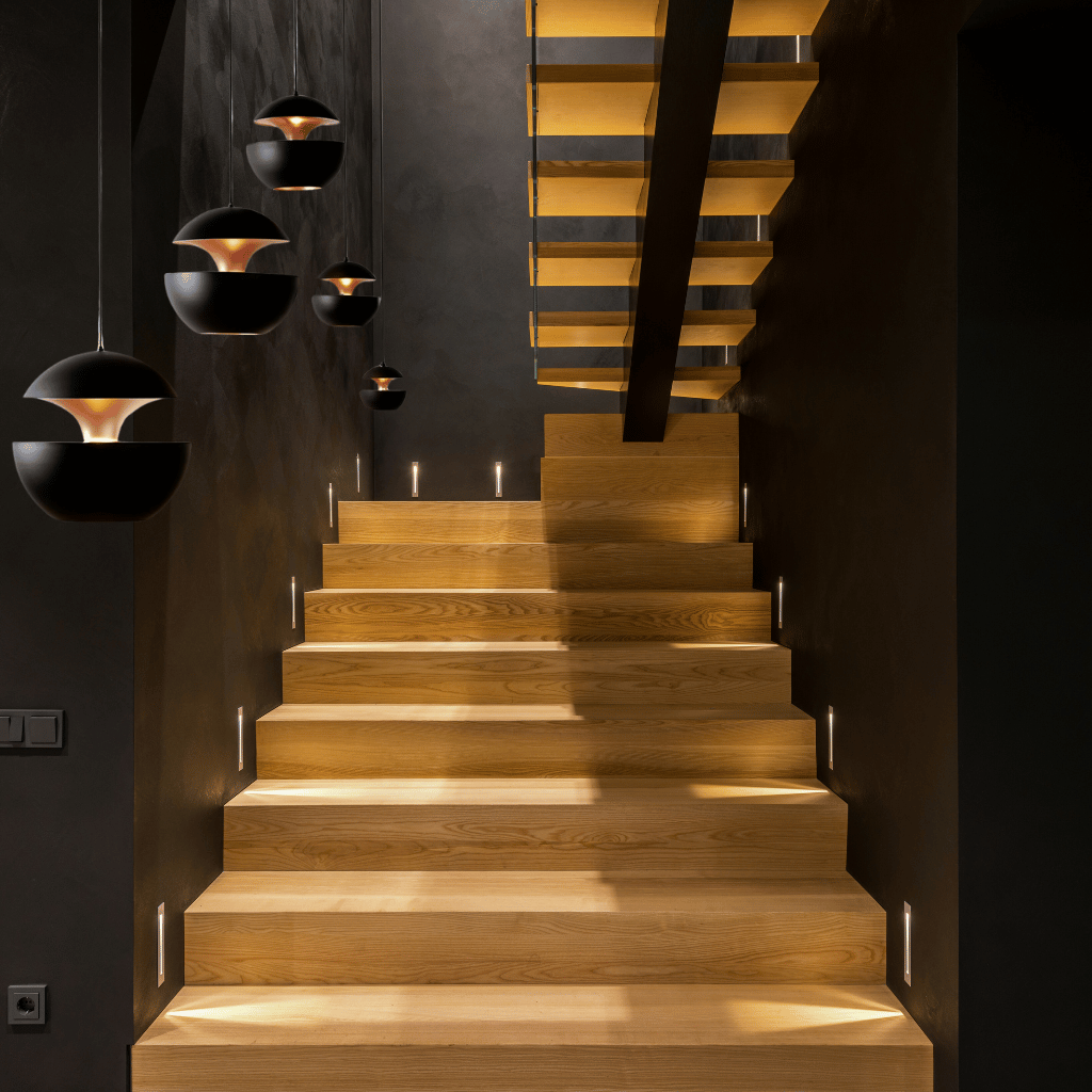 GoldGlow - Luxurious Gold Pendant Lamp for Stylish Dining Areas 