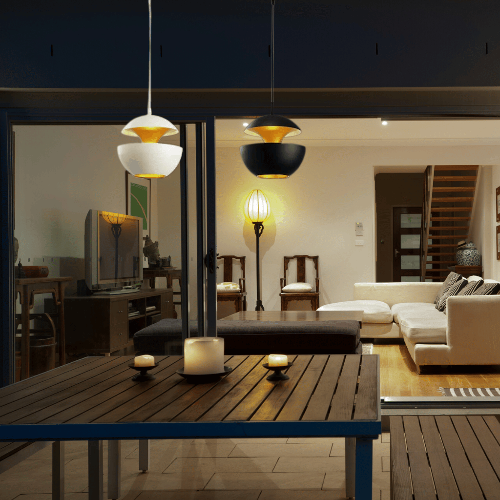 GoldGlow - Luxurious Gold Pendant Lamp for Stylish Dining Areas 
