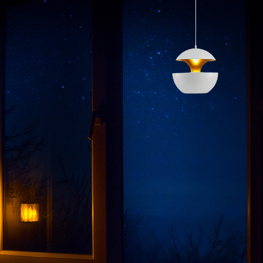 GoldGlow - Luxurious Gold Pendant Lamp for Stylish Dining Areas 