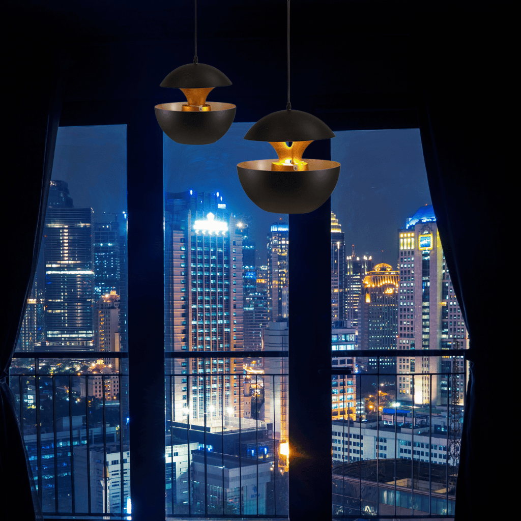 GoldGlow - Luxurious Gold Pendant Lamp for Stylish Dining Areas 