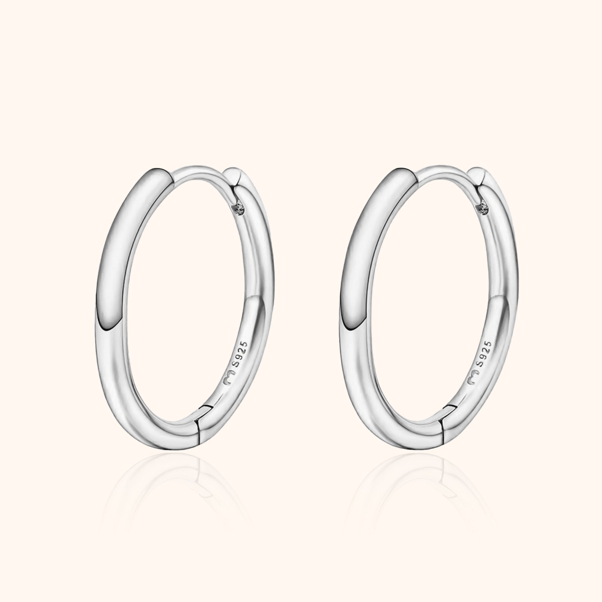 Elegant Aurina Creoles in Classic Design
