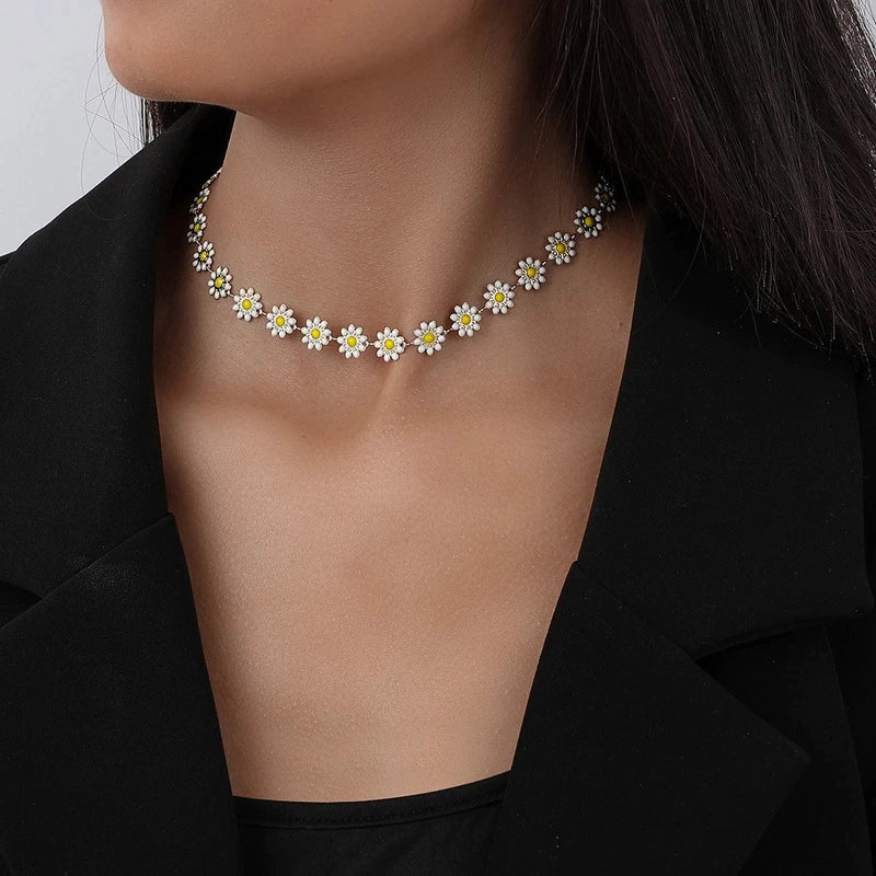 Striking Gold Marguerite Necklace - Marisol 