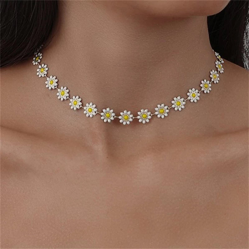 Striking Gold Marguerite Necklace - Marisol 