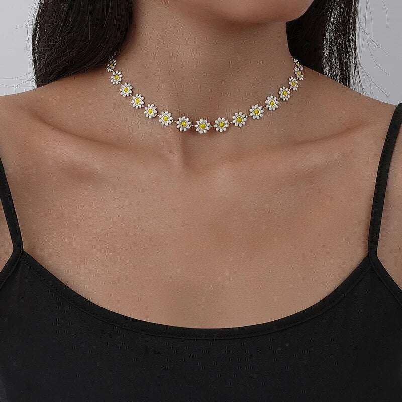 Striking Gold Marguerite Necklace - Marisol 