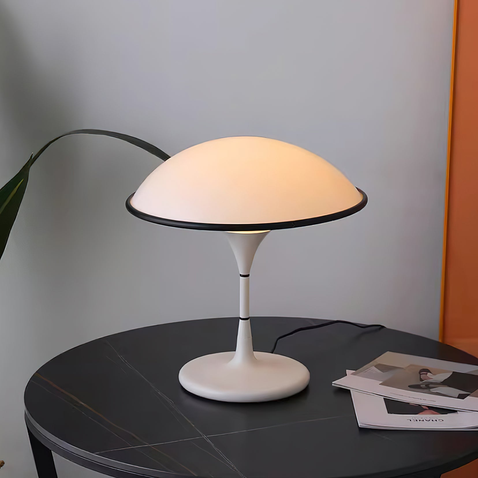 ArtistryGlow Table Lamp - Elegant Table Lamp for Atmospheric Lighting