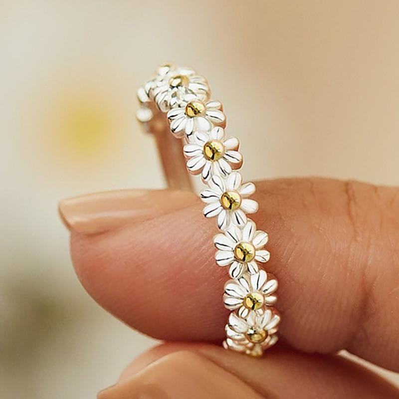 Elegant Adjustable Silver Ring with Daisies - Fiora 