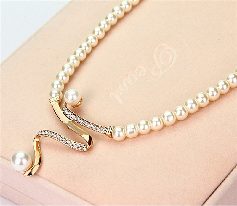 Elegant natural pearl jewelry set - Serena 