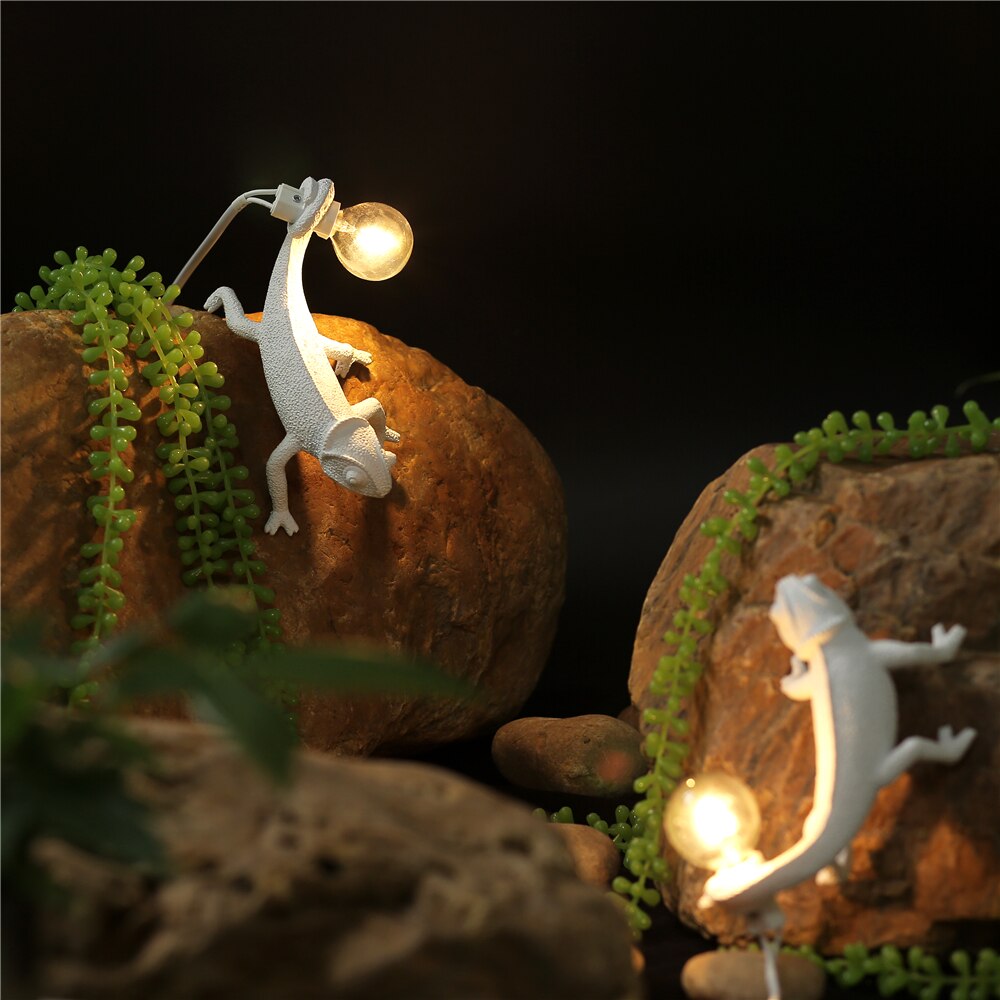 Resin Salamander Table Lamp - Elegant Resin Lizard Table Lamp for Modern Interiors