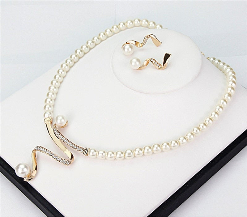Elegant natural pearl jewelry set - Serena 