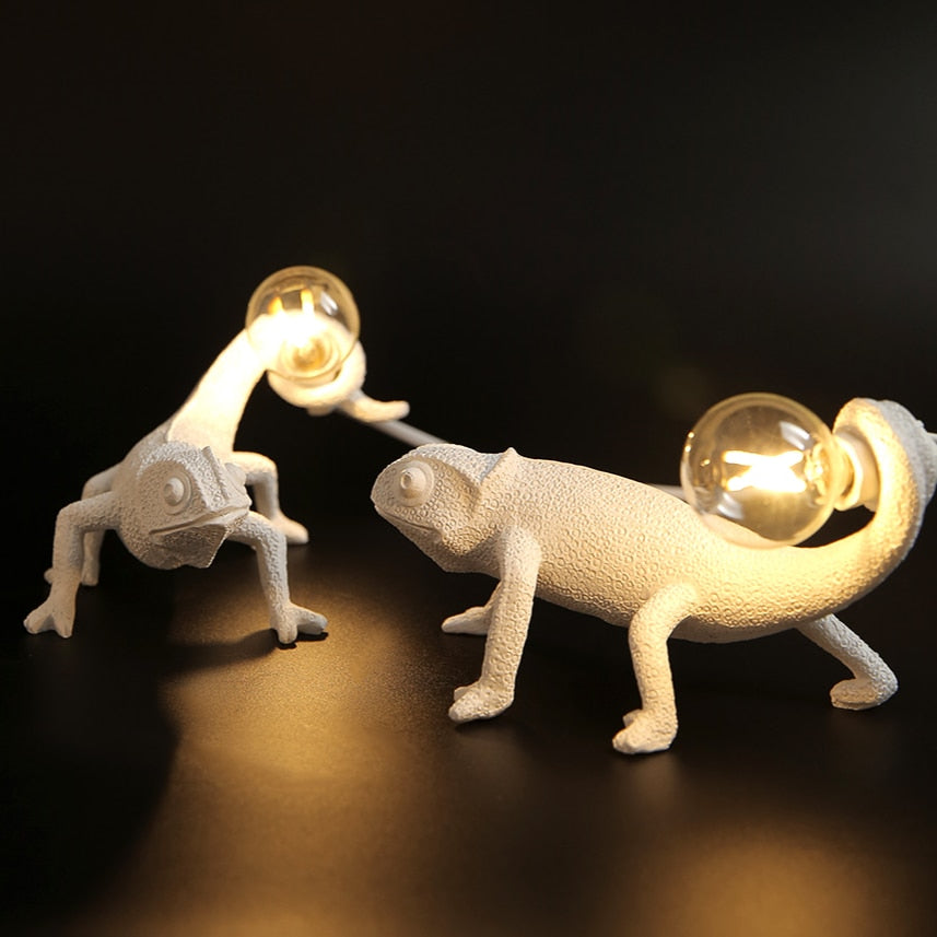 Resin Salamander Table Lamp - Elegant Resin Lizard Table Lamp for Modern Interiors