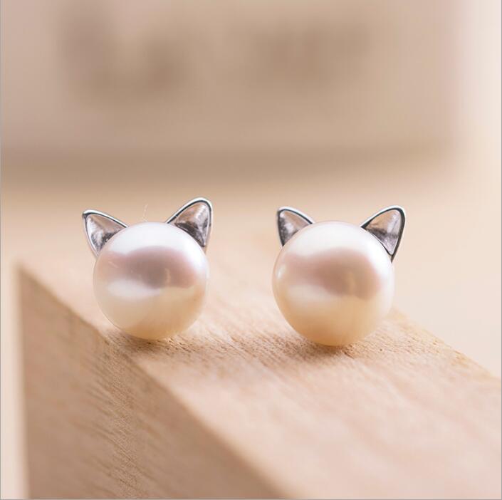 Elegant Silver Cat Earrings with Stunning Natural Pearls - Selia Collection 