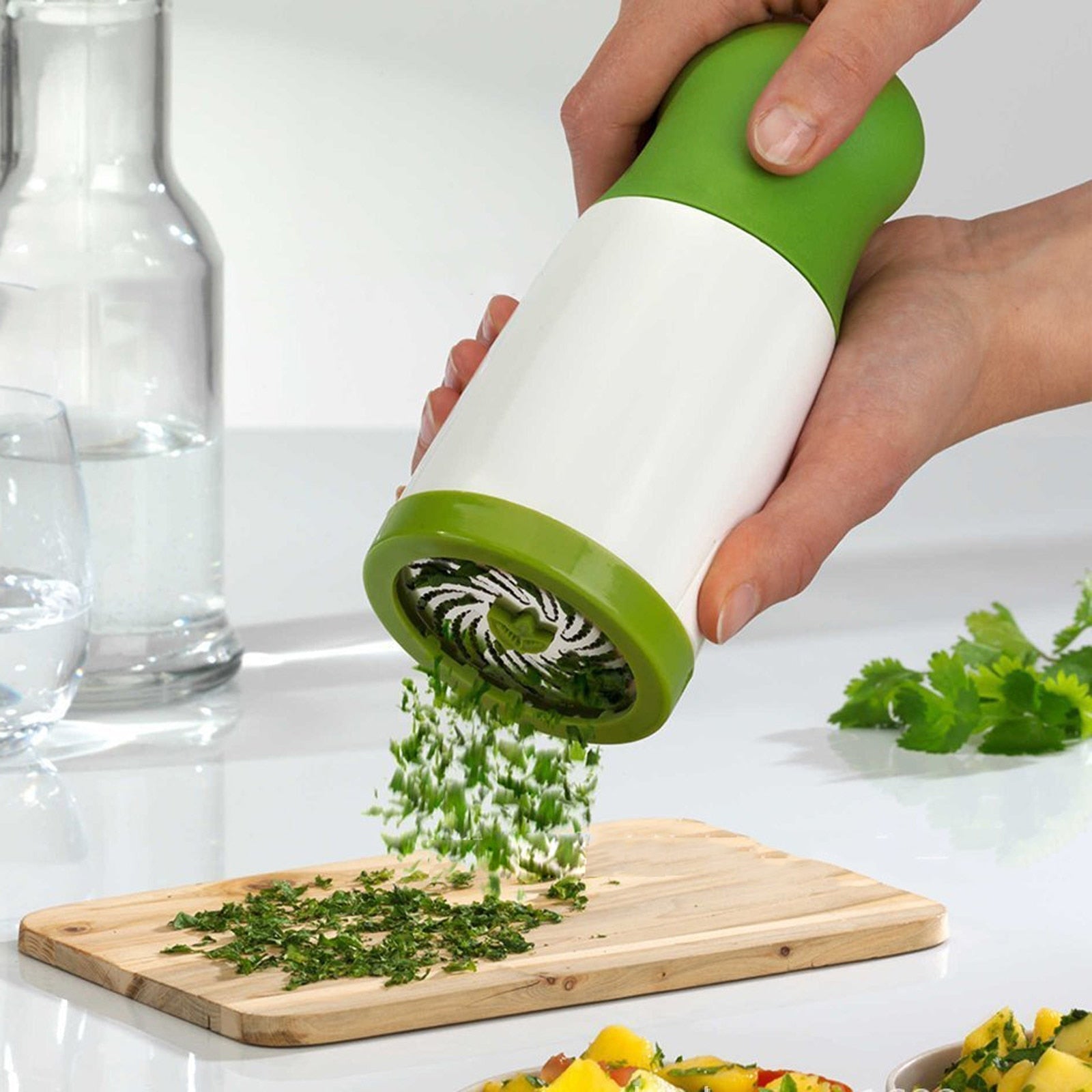 GrindMaster Spice Grinder – Perfect Herbs and Spices