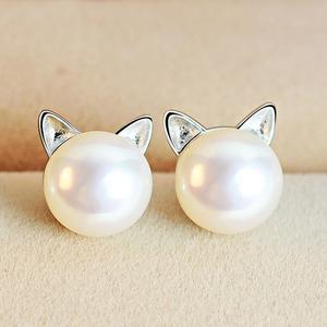 Elegant Silver Cat Earrings with Stunning Natural Pearls - Selia Collection 