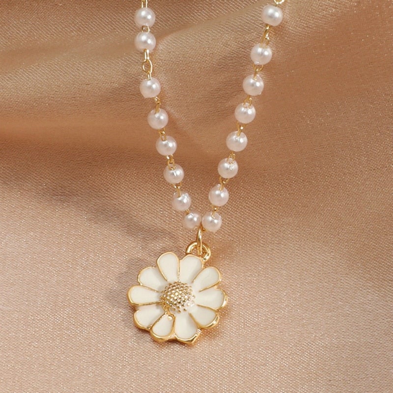 Elegant Daisy and Pearl Pendant Necklace for Women - Lara Edition 