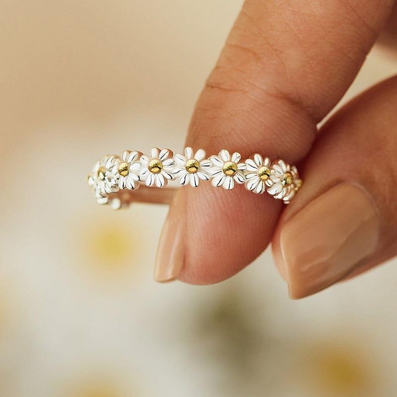Elegant Adjustable Silver Ring with Daisies - Fiora 