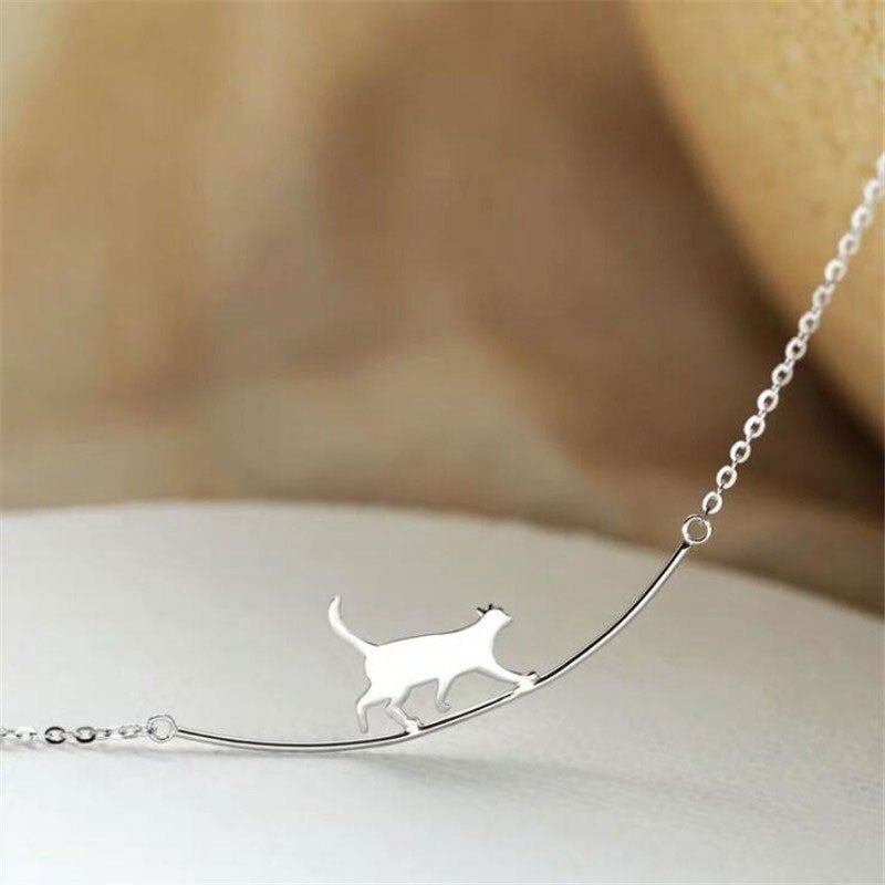 Elegant silverhalsband med en klättrande katt - Felina