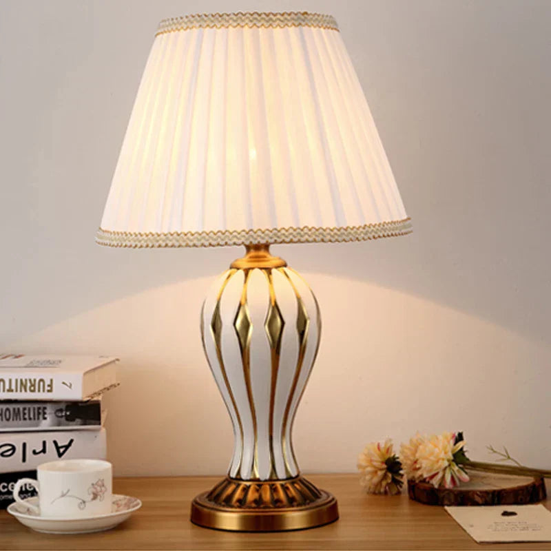 TimelessLuxe – Antique Ceramic Lamp for Elegant Interiors