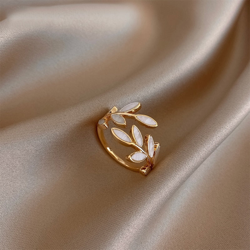 Gold Leaf Ring - Amarille Elegance 