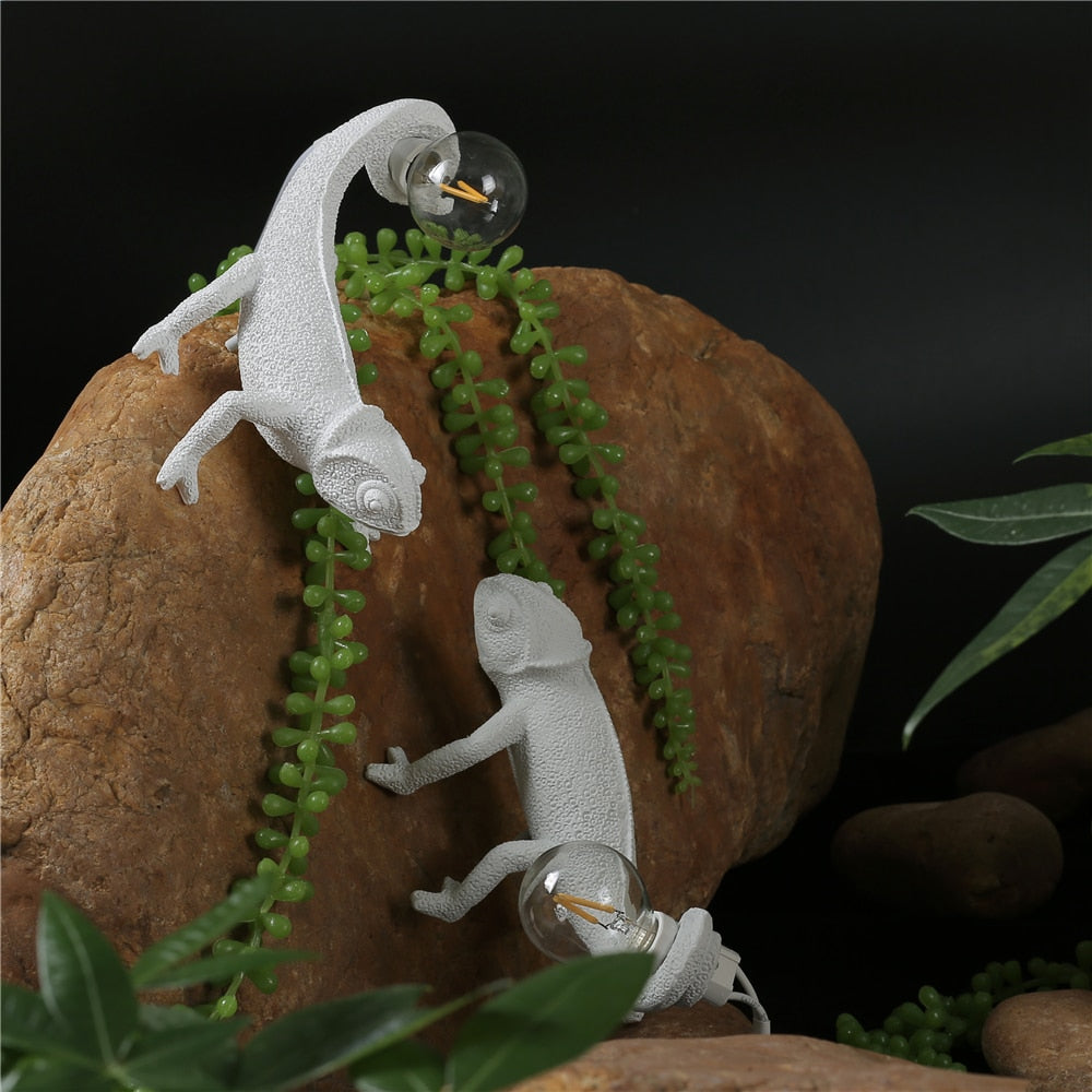 Resin Salamander Table Lamp - Elegant Resin Lizard Table Lamp for Modern Interiors