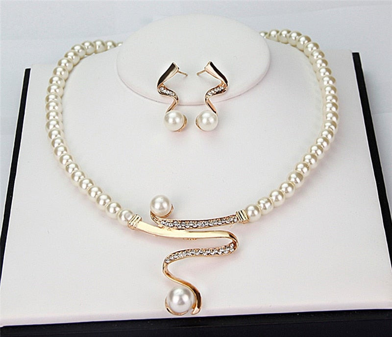 Elegant natural pearl jewelry set - Serena 