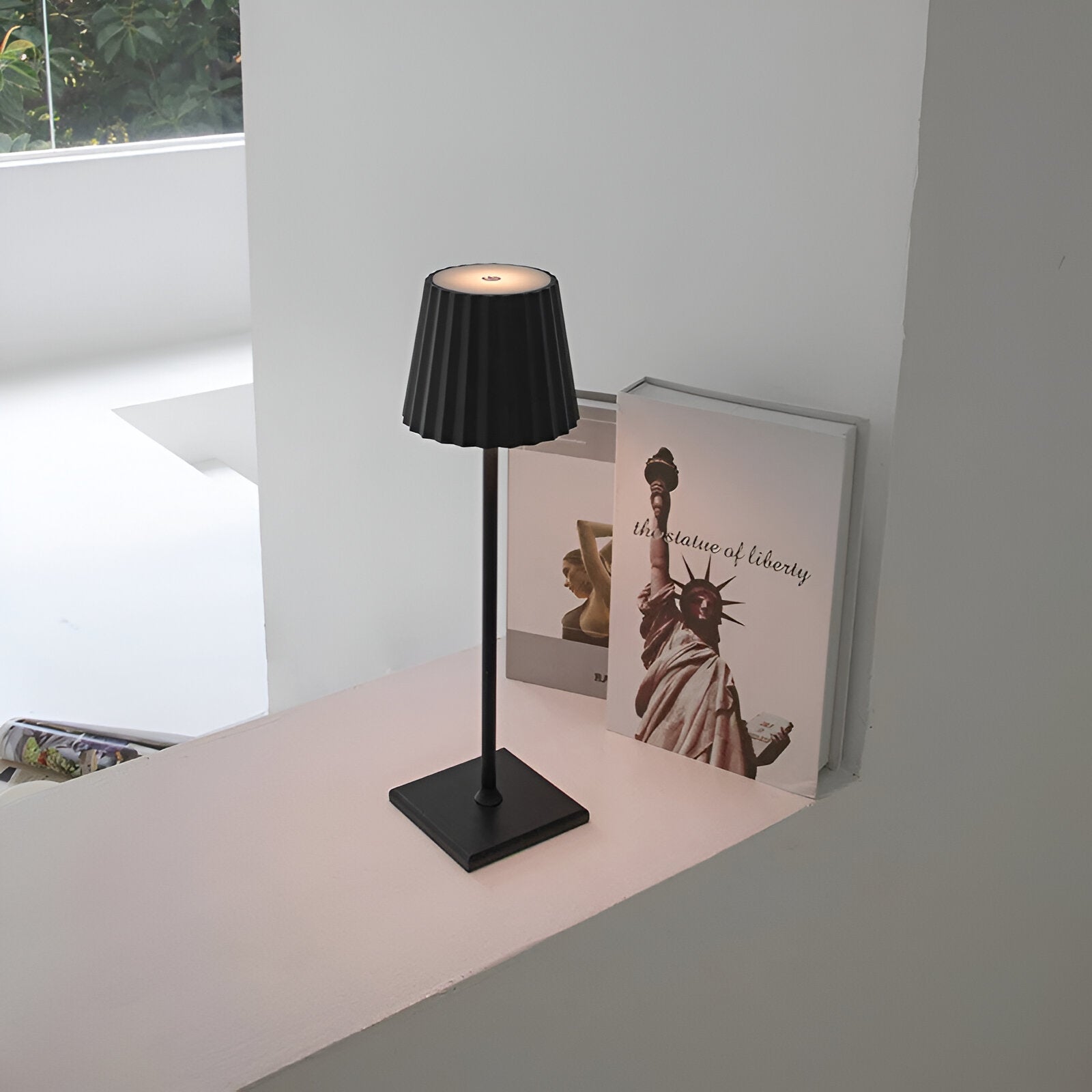 LichtElegant - Stylish Wireless Lamp for the Home