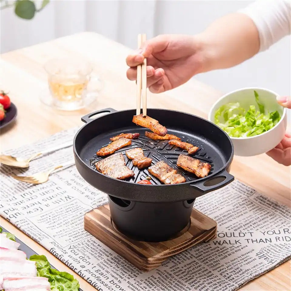 GrillMaster Pro - Stylish Portable BBQ for Outdoor Enjoyment