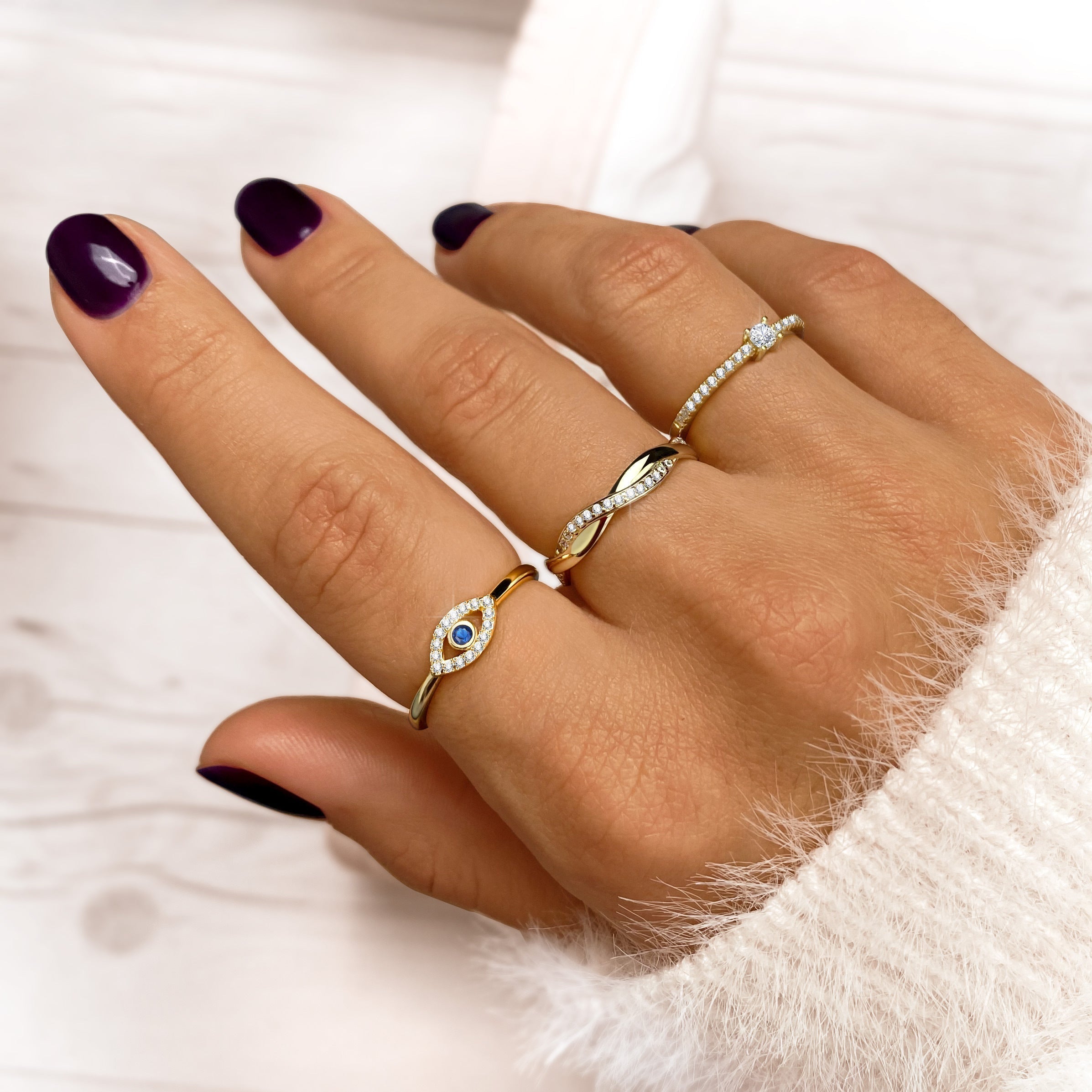 Elegant Sienna Ring with Dazzling Zirconia Stones 