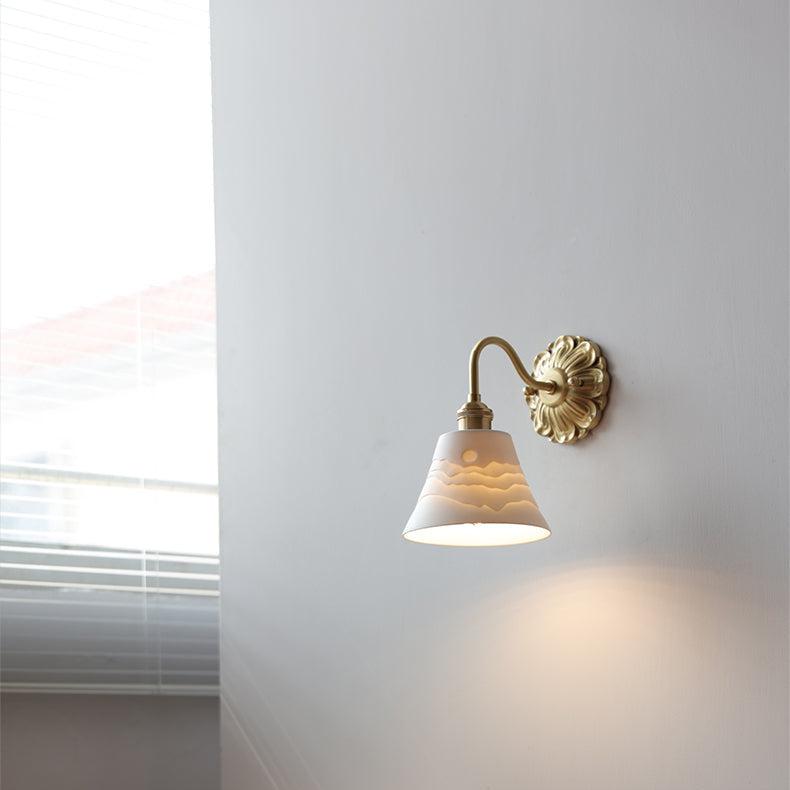 Timeless Elegance - Luxurious Brass Wall Lamp for Stylish Interiors