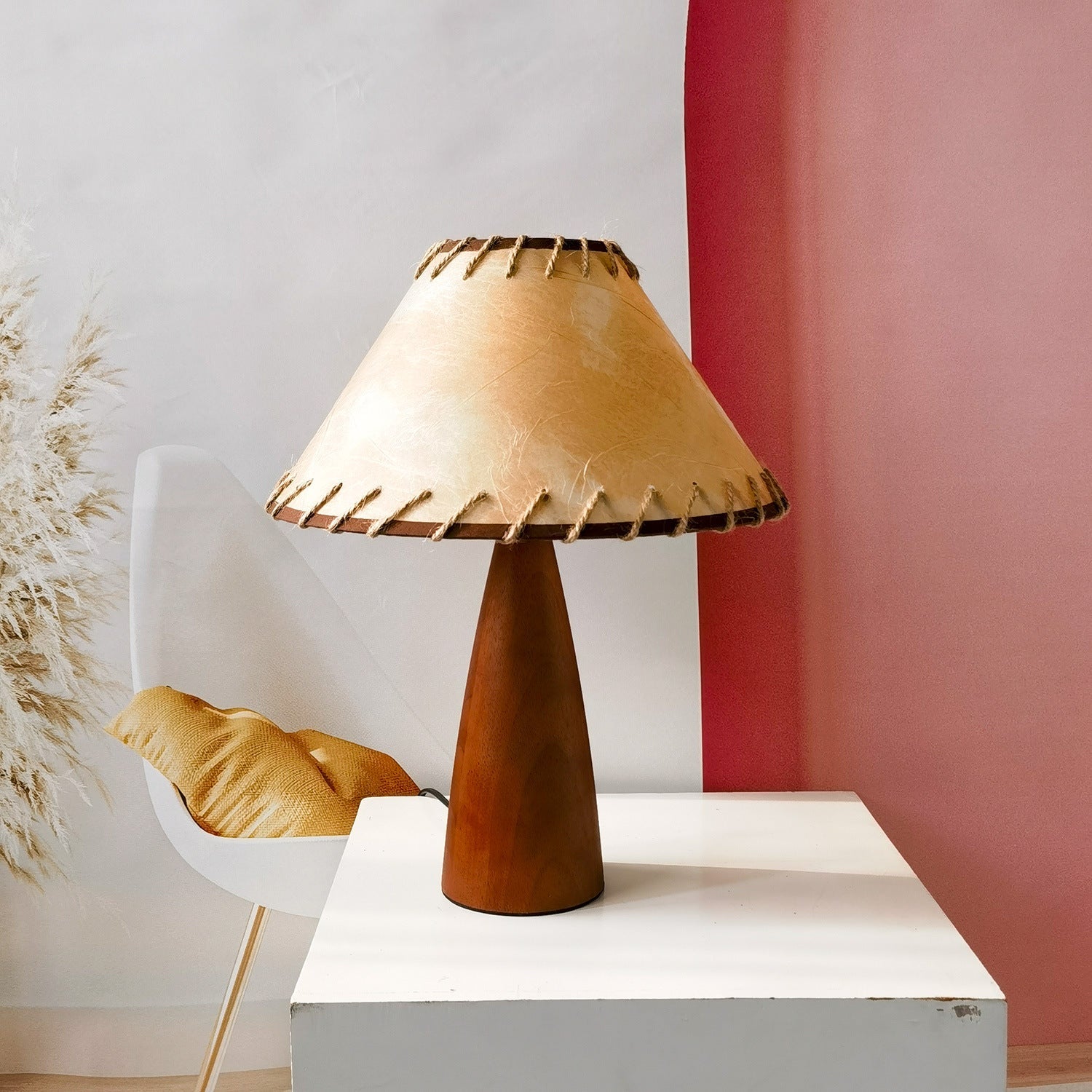 HeritageGlow Lamp – Classic Wooden Table Lamp