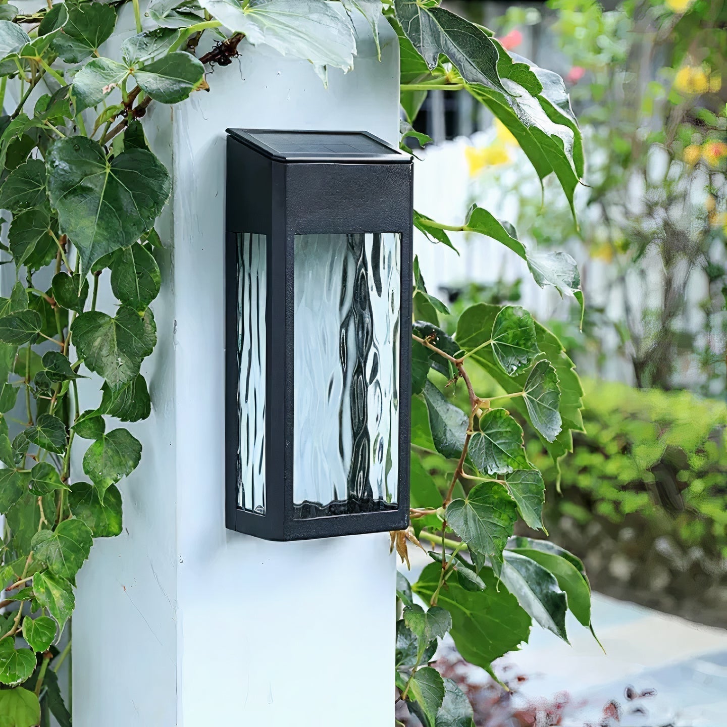 Lumaris Light – Stylish Solar Outdoor Lamp for Garden and Driveway
