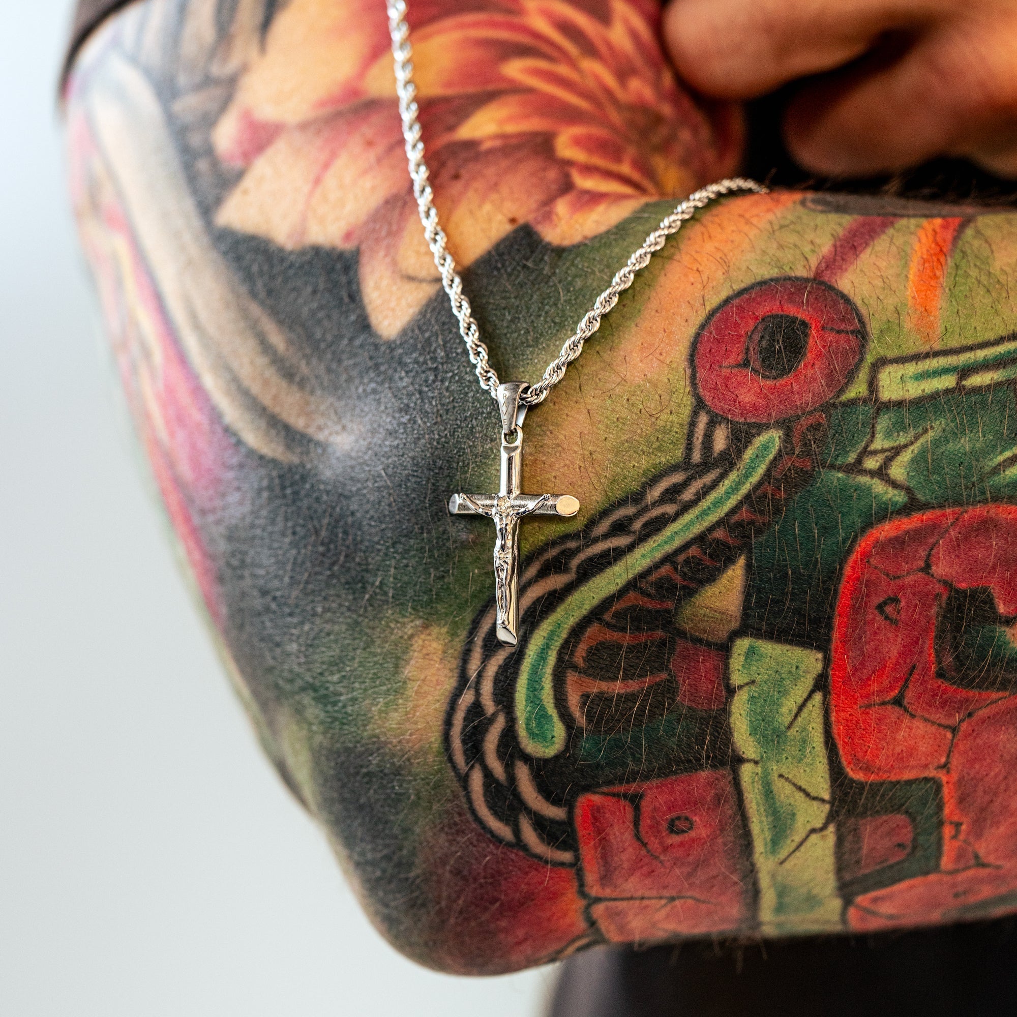 Elegant Men's Necklace with Cross - Salvator Elegance