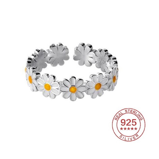 Charming and Chic Daisy Flower Ring