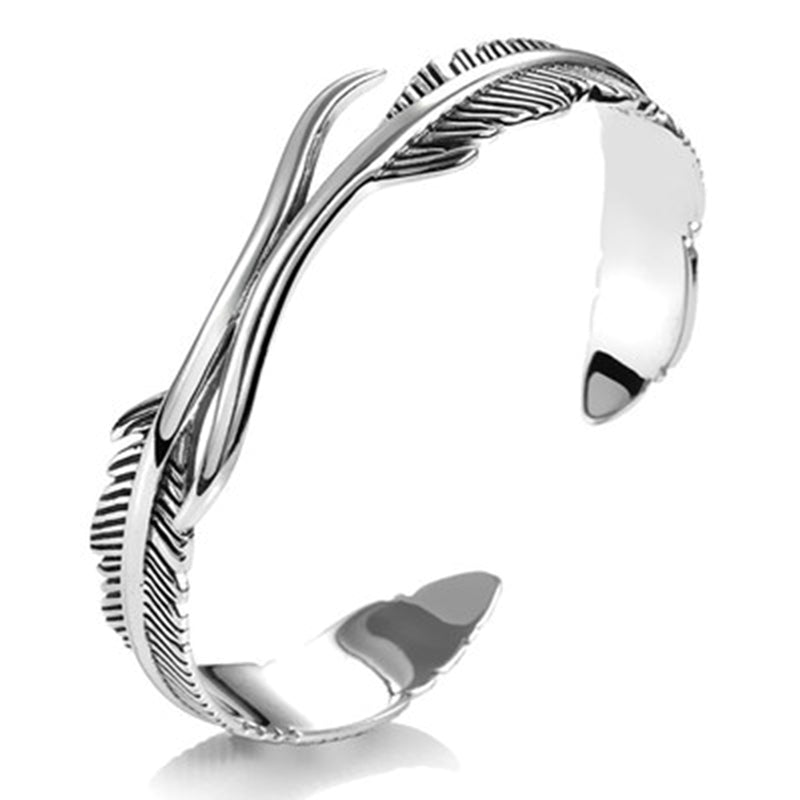 Elegant Adjustable Bracelet with Enchanting Silver Feathers