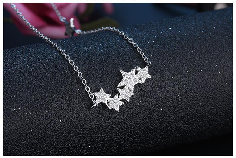 StarGleam Necklace - Stylish Silver Star Wreath