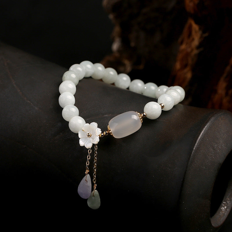 Stylish lucky jewelry made of jade and agate - a perfect accessory for every occasion!
