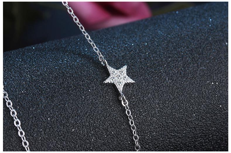 StarGleam Necklace - Stylish Silver Star Wreath