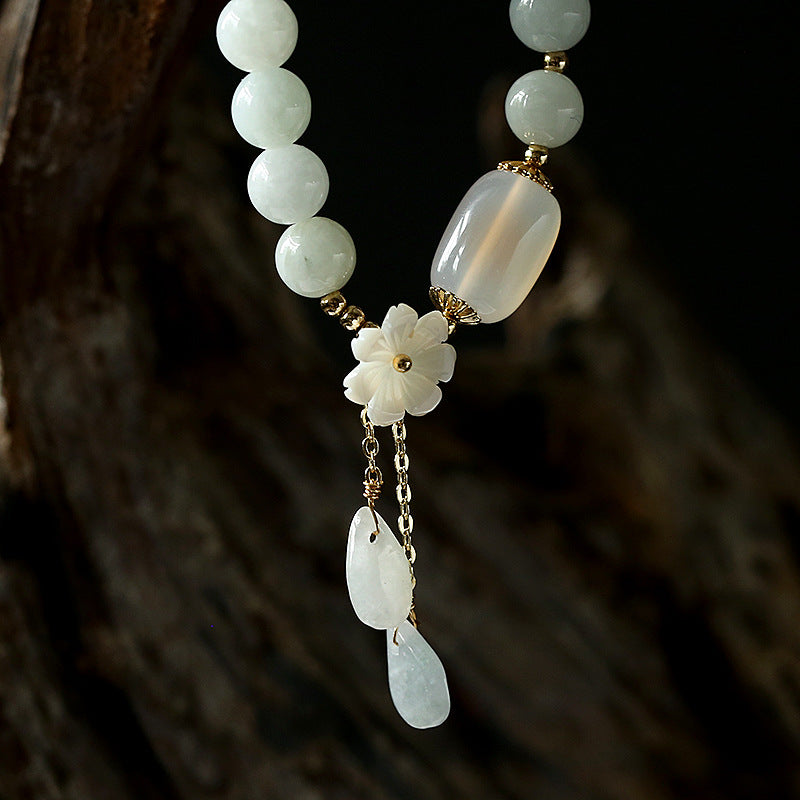 Stylish lucky jewelry made of jade and agate - a perfect accessory for every occasion!