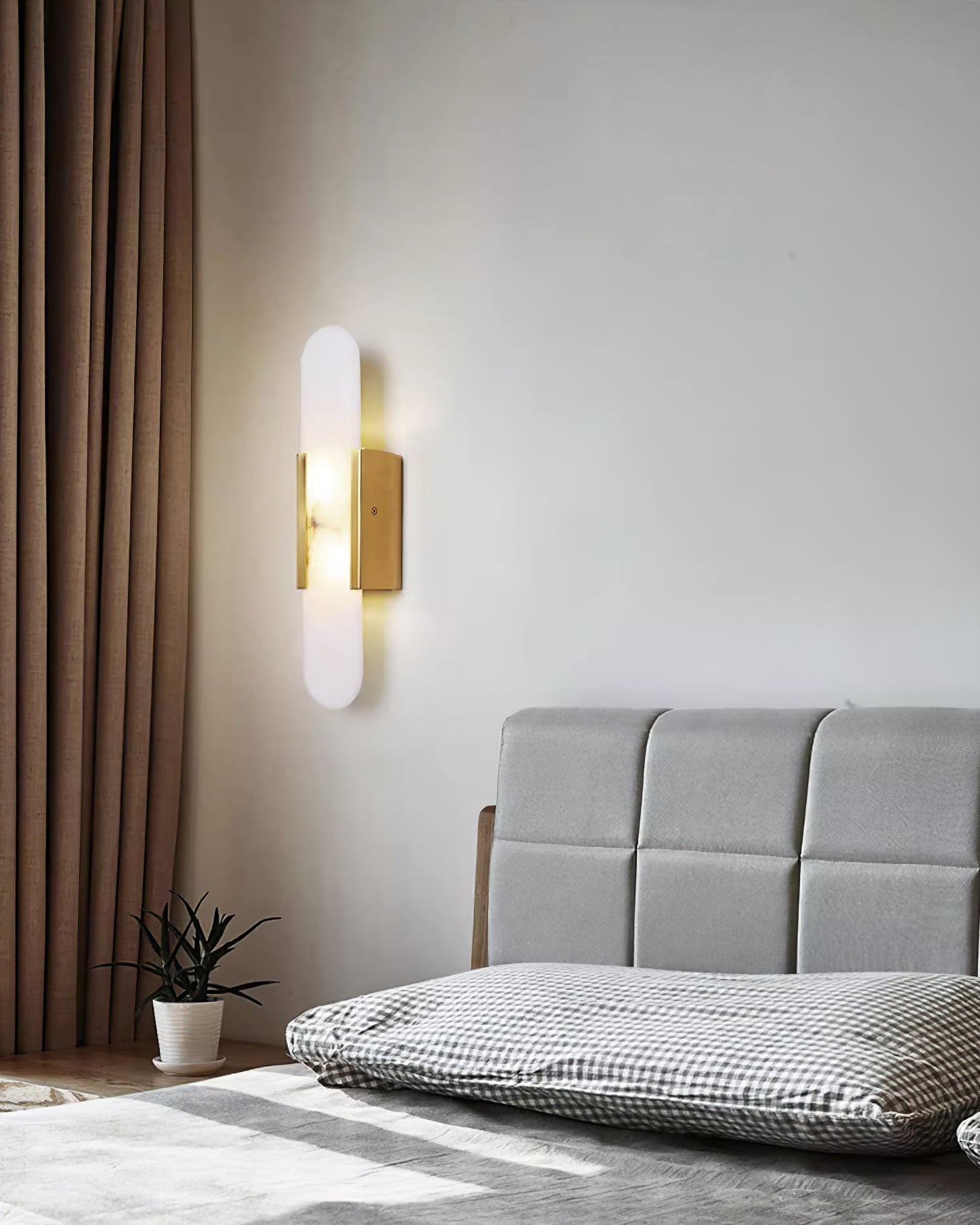 Elegant Melange - Handgjord Alabaster Vägglampa