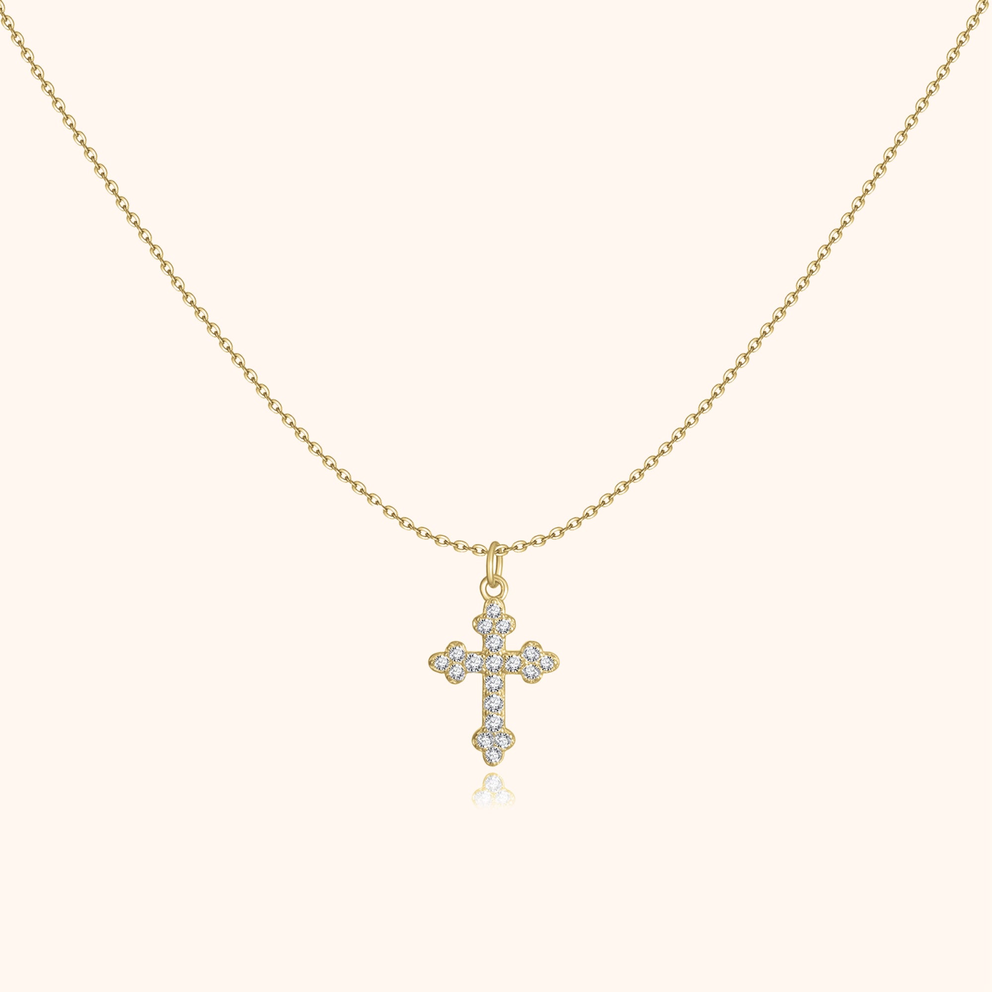 Elegant Clémence chain with cross design