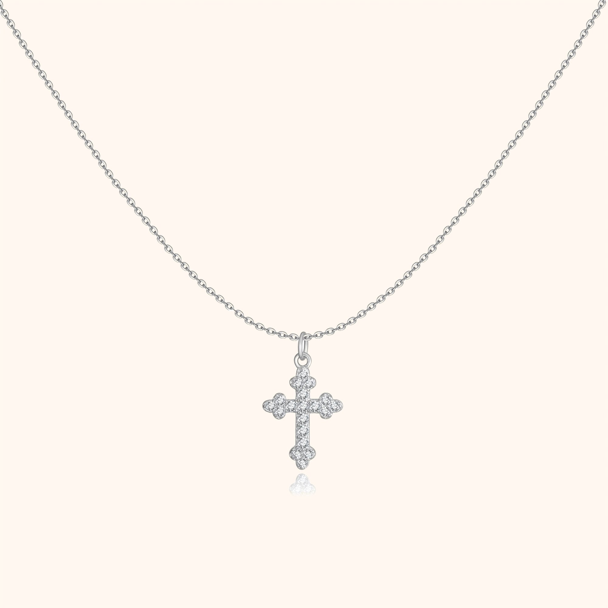 Elegant Clémence chain with cross design
