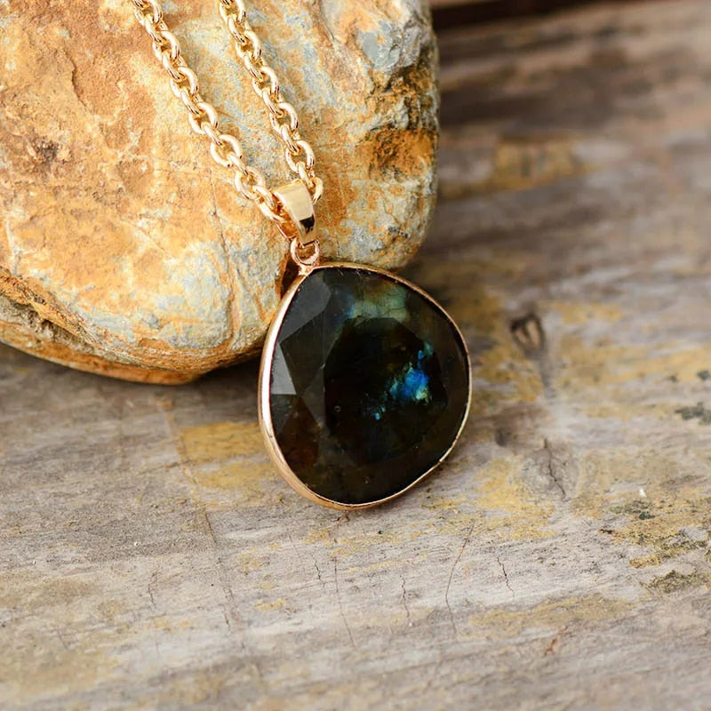 Refined Labradorite Drop Necklace with Luxurious Gold Finish - Elyria 
